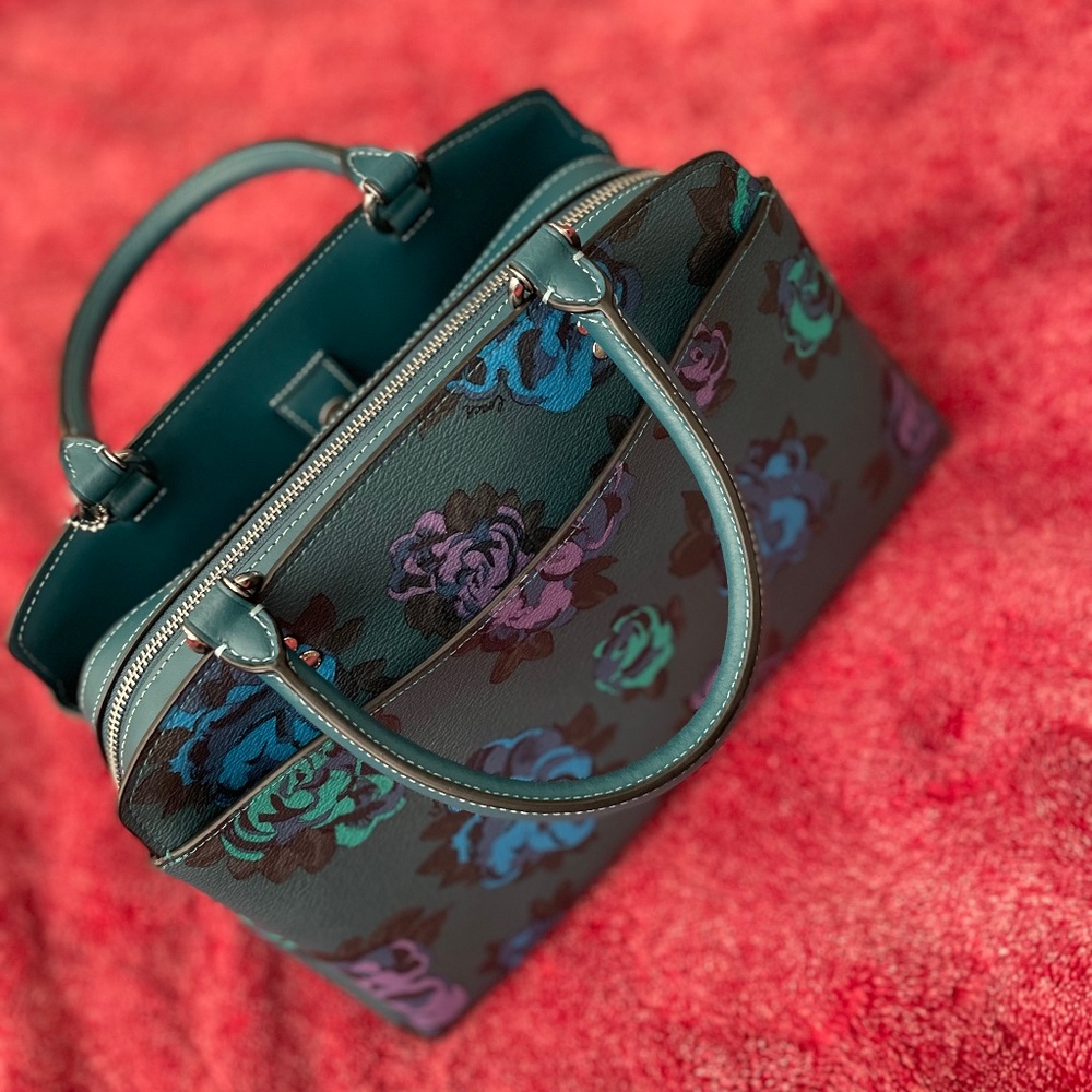 Coach Purse excellent used condition with long strap